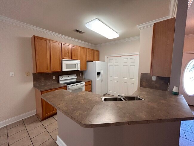 Building Photo - 12341 Pine View Ln