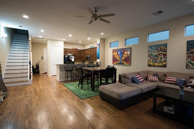 Building Photo - 5927 Kansas St