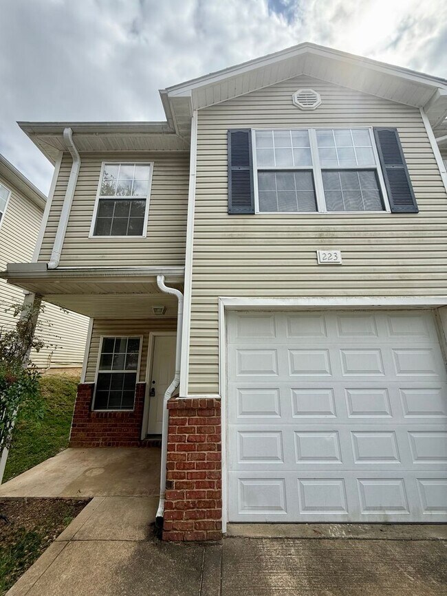 Primary Photo - Crestview Townhouse