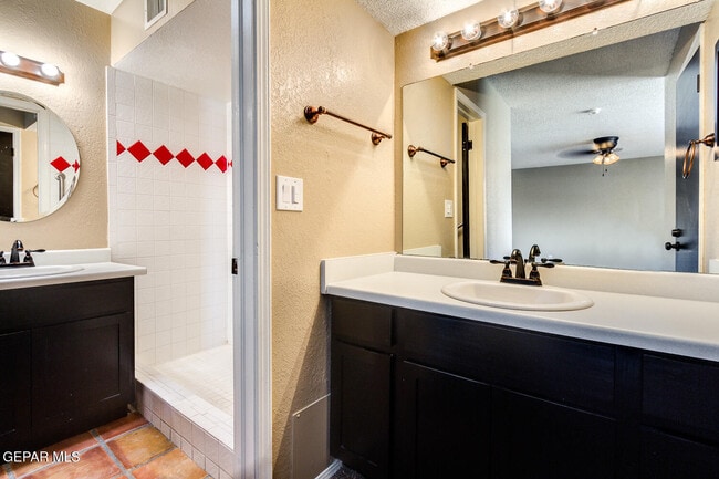 Building Photo - 5572 Fernwood Cir