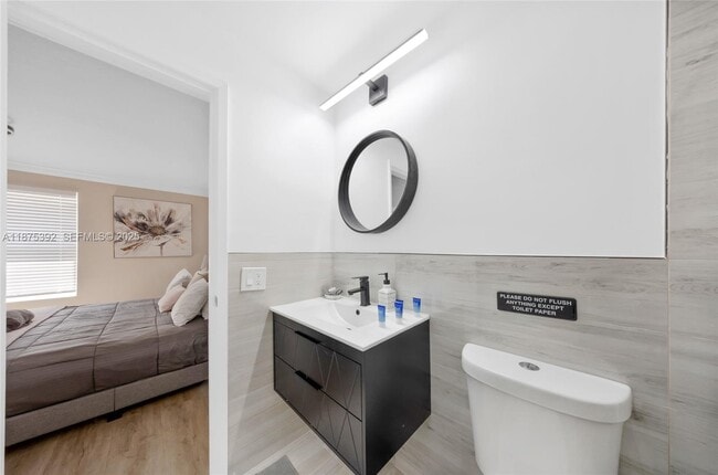 Building Photo - 5740 NE 19th Ave