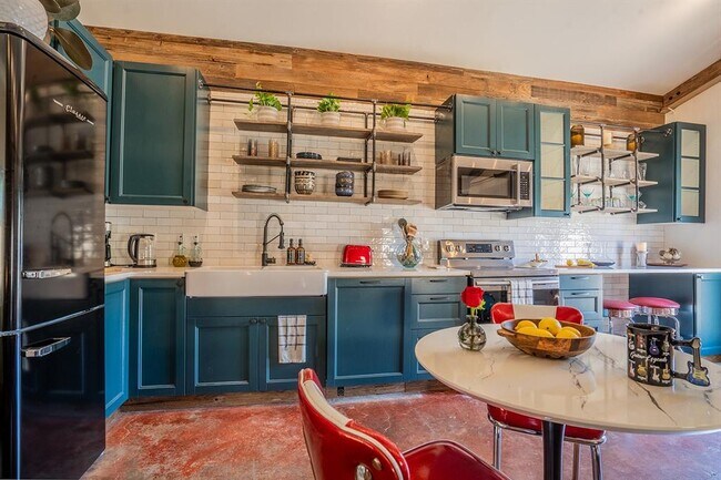 Building Photo - 5200 St Georges Green