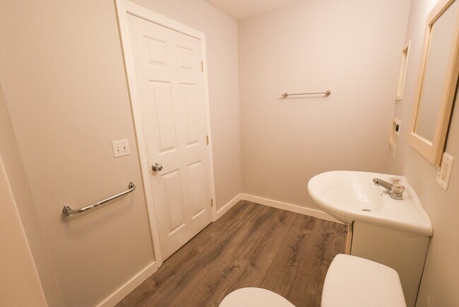 Building Photo - 960 Broadway