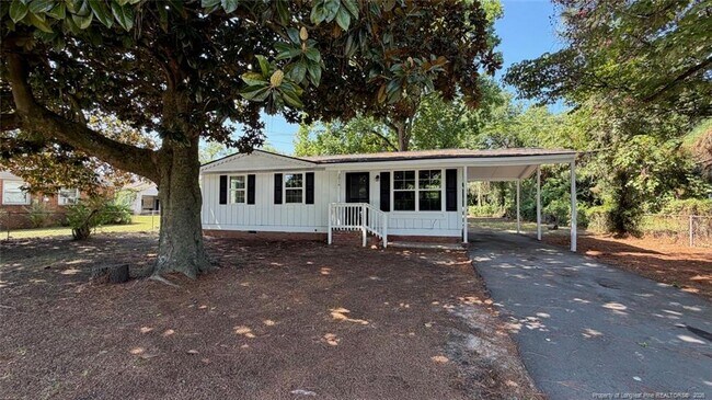 Building Photo - 2016 Poinciana Ln