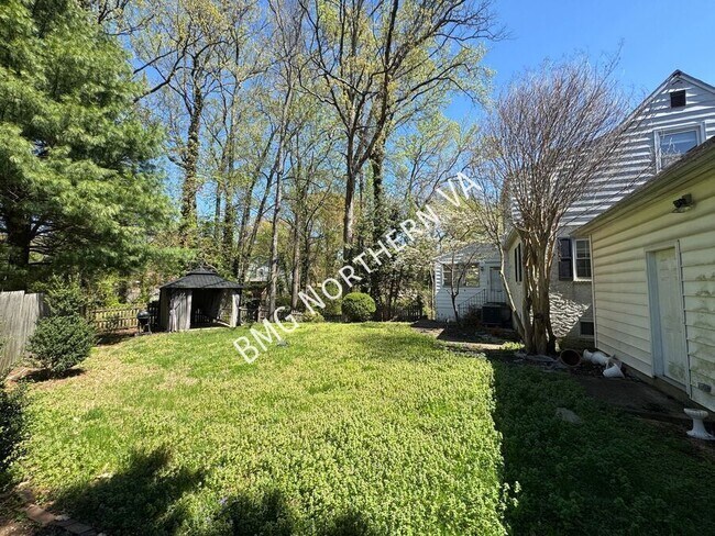 Building Photo - 6600 Braddock Rd