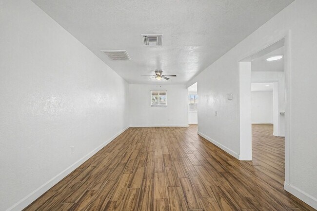 Building Photo - 3519 W Orchid Ln