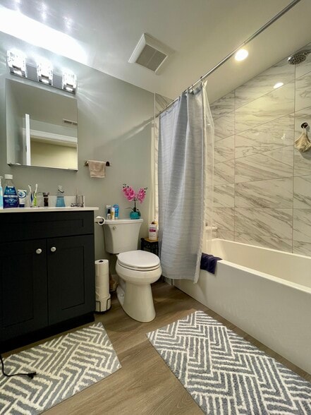 Building Photo - 1725 N Honore St