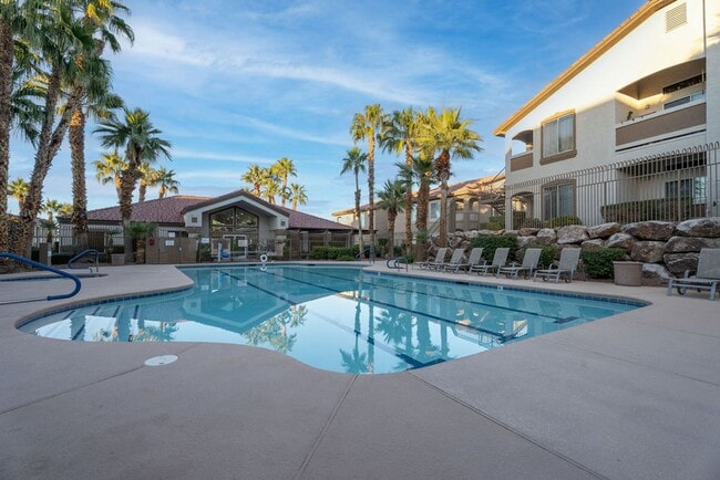 Building Photo - 2305 W Horizon Ridge Pkwy