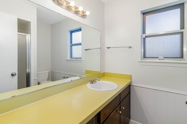 Building Photo - Single-Story Gem with Vaulted Ceilings and...