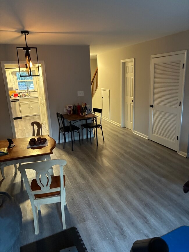 Building Photo - 579 Wedgewood Dr