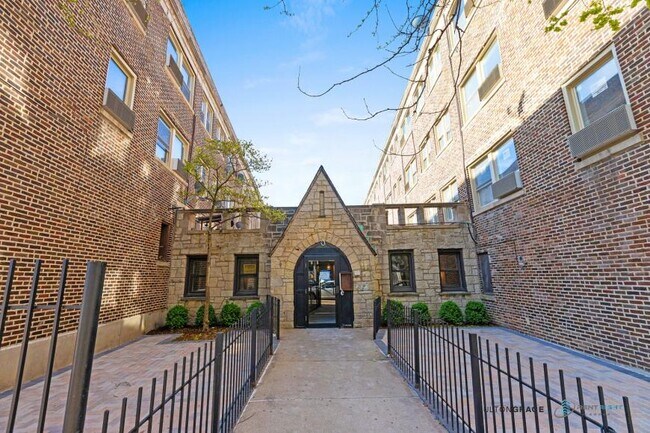 Building Photo - 1 bedroom in Chicago IL 60660