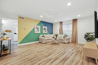 Building Photo - 8083 Meadow Rd