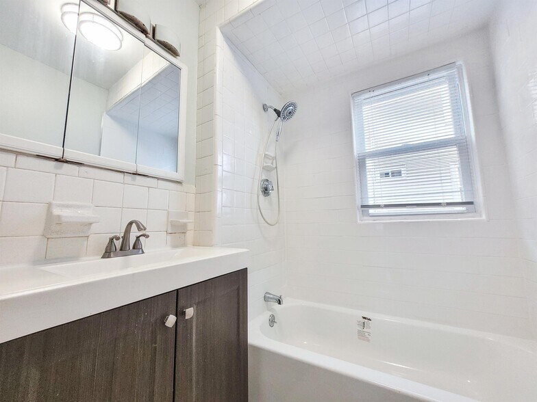 Primary Photo - 34 Juniper St