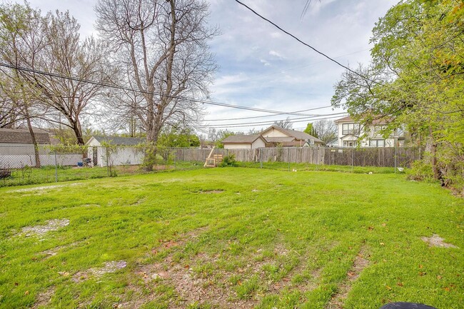 Building Photo - Beautifully Remodelled 1922 Home- Duplex- ...