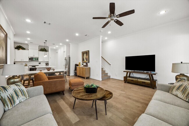 Building Photo - 311 Sikes St