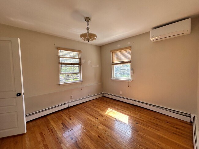 Building Photo - 1380 Bellmore Ave
