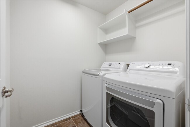 Building Photo - 323 Bloomhill Pl