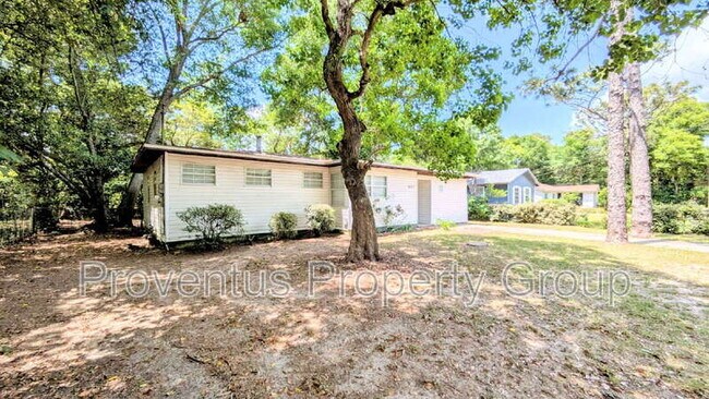 Building Photo - 4527 Versailles Dr