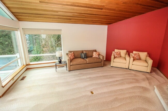 Building Photo - Spacious 4-Bedroom Home with Stunning Lake...