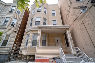 Building Photo - 335 47th St