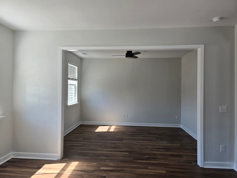 Flex room - downstairs - 550 McLernon Trce