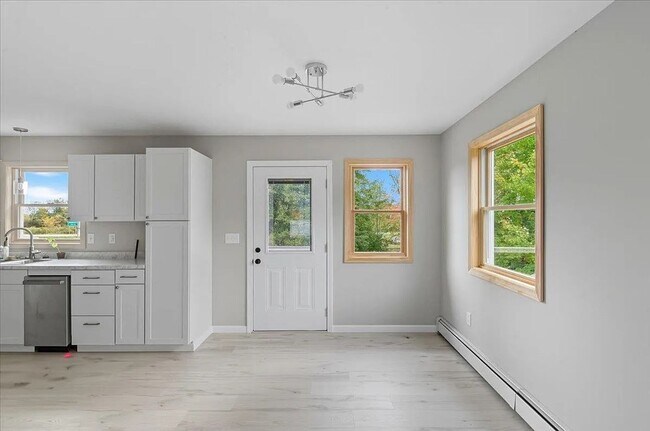 Building Photo - 89 Oakwood Dr