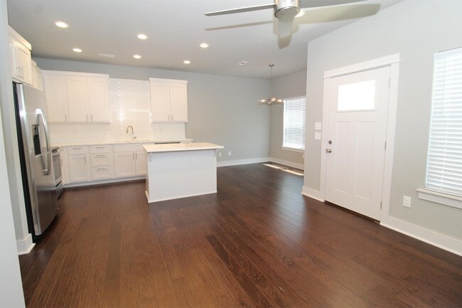 Building Photo - 2055 S Florida Way
