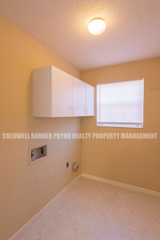 Building Photo - 598 Highland Dr