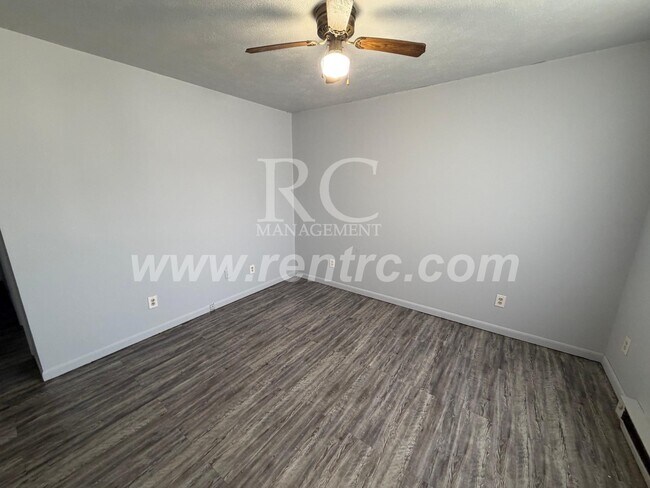 Building Photo - 125-B3 Scott-N