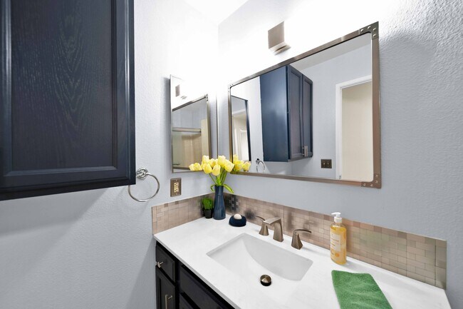 Building Photo - 3622 Canterbury Dr