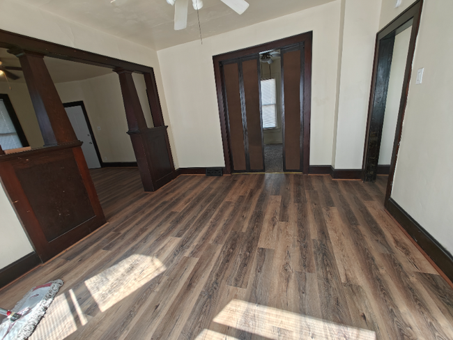 Building Photo - 422 N Maple Ave