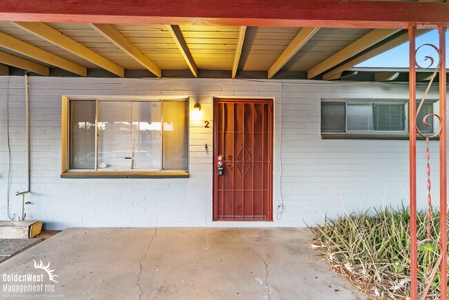 Building Photo - Charming 2Bdm 1Ba Apartment in Phoenix - MI Special