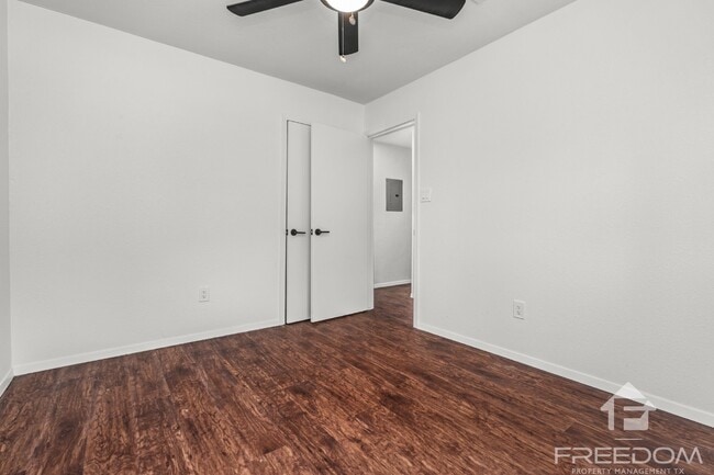 Building Photo - 1824 Katy St