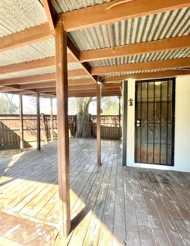 Building Photo - 5220 E Parkway Dr