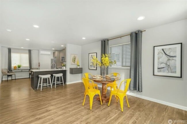 Building Photo - 4bd/2.75ba Seattle Townhome