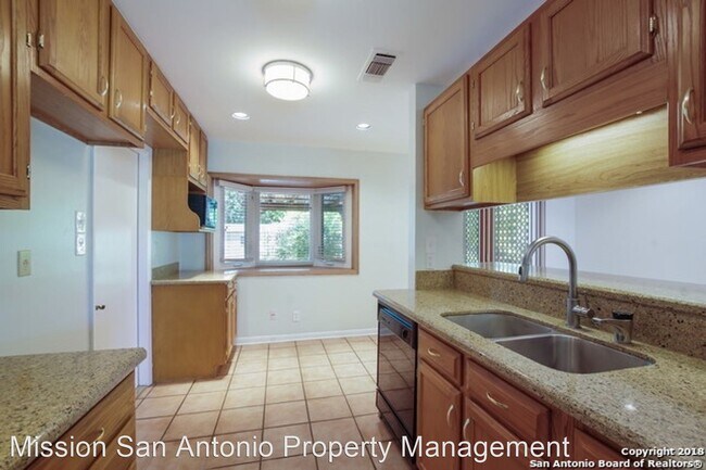 Building Photo - 3 br, 2 bath House - 3667 Versailles Dr.