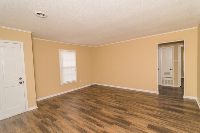 Building Photo - 705 June Dr