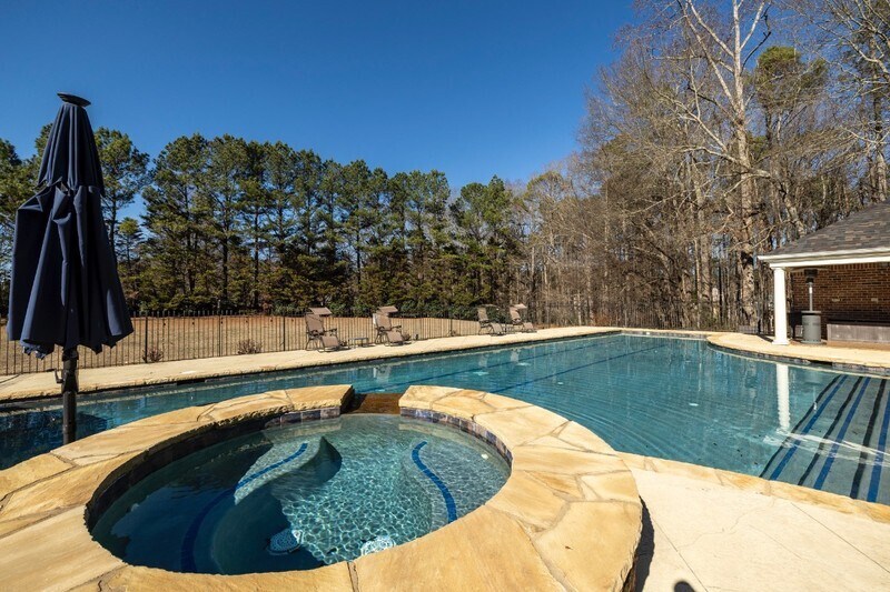 Building Photo - 2801 Spreading Oaks Dr NW