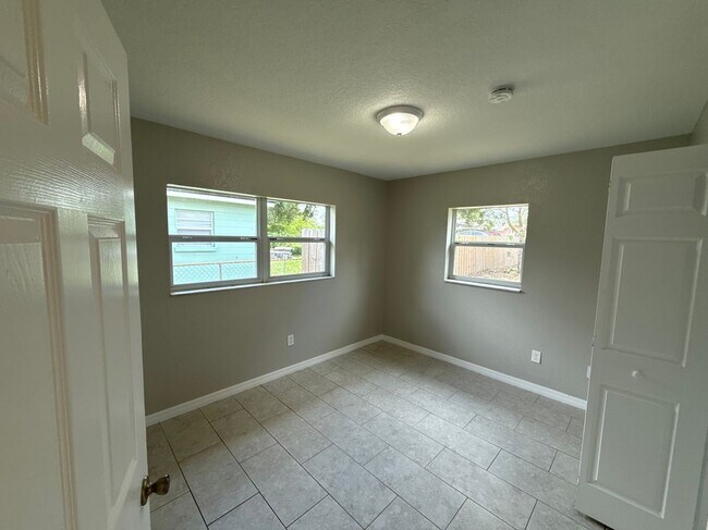 Building Photo - 1450 Powhatan Ct
