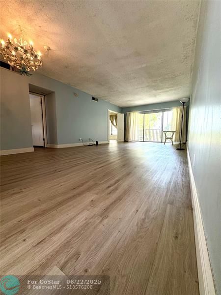 Building Photo - 3200 N Palm Aire Dr