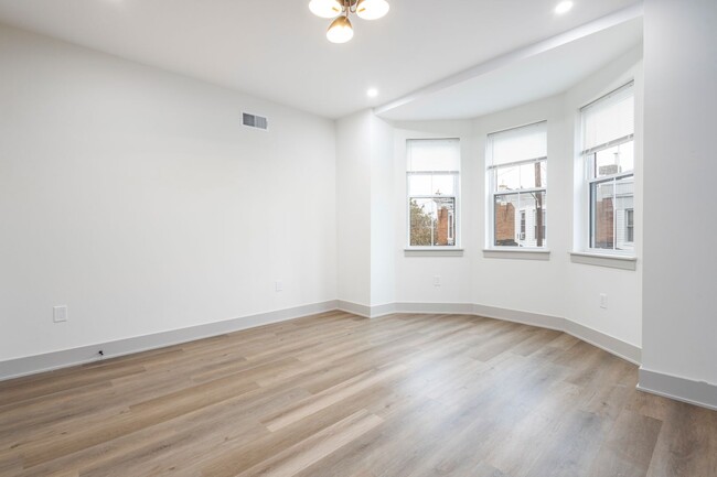 Building Photo - Welcome home to this newly renovated porch...