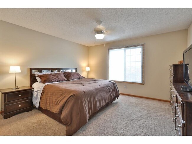 Building Photo - 1924 Mockingbird Avenue