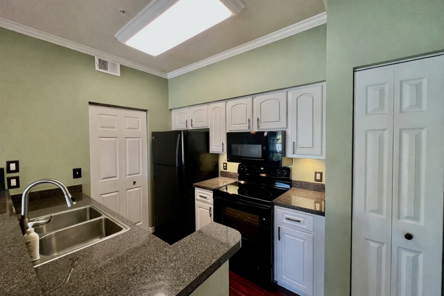 Building Photo - 10764 70th Ave