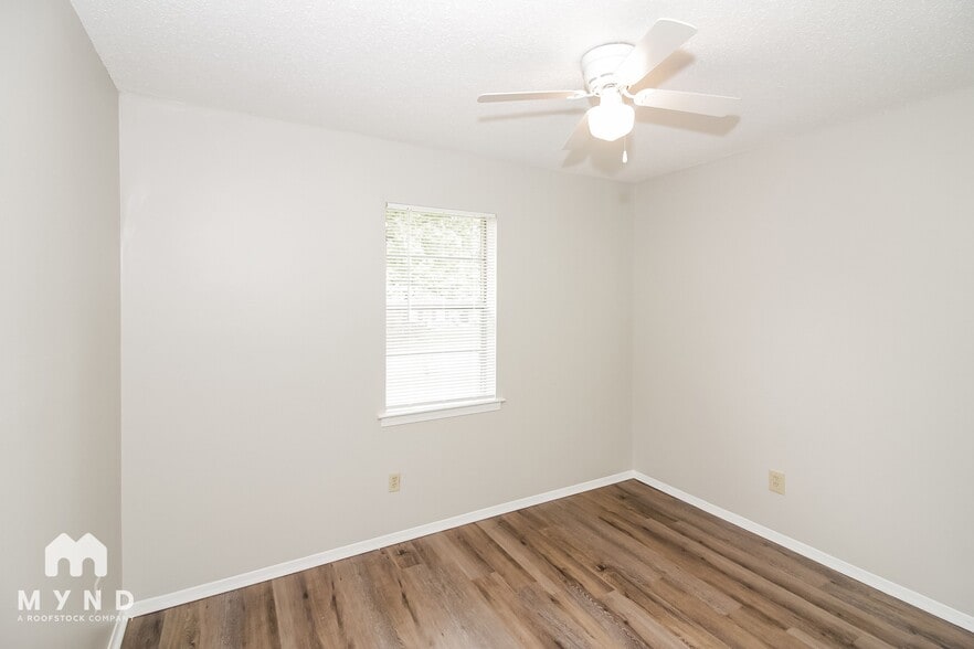 Building Photo - 6875 Embassy Cir