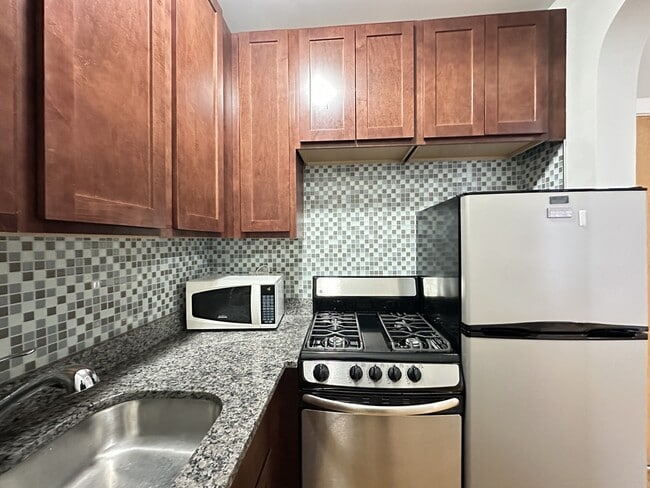 Building Photo - 555 W Arlington