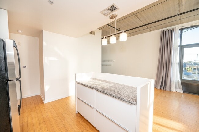 Building Photo - 1 Cool Blow St