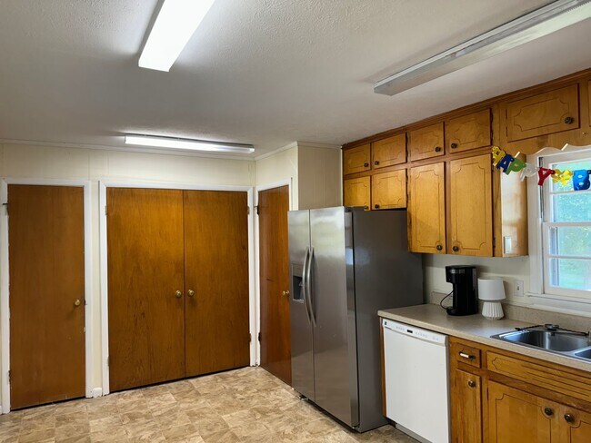 Building Photo - 901 4th Ave NE