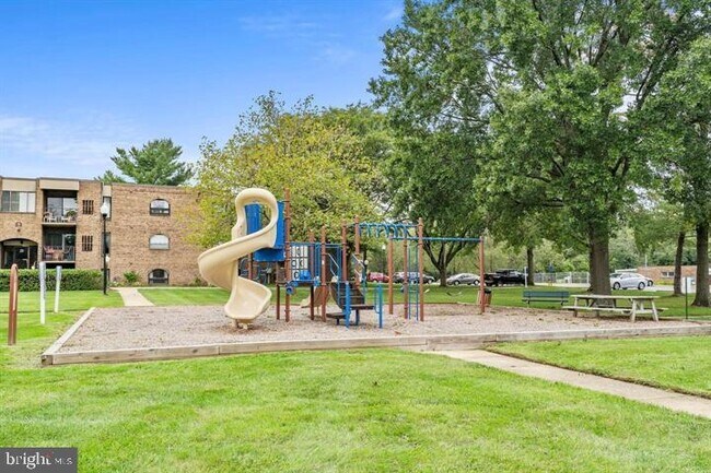 Building Photo - 211 Victor Pkwy