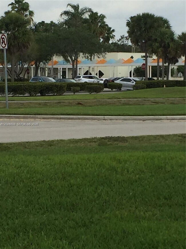 Building Photo - 12870 Vista Isles Dr