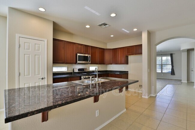 Building Photo - 15068 W Glenrosa Ave